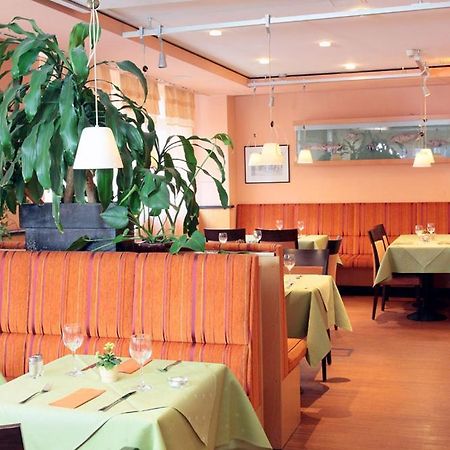Altstadt Hotel Zur Post ชตราลซุนด์ ภายนอก รูปภาพ