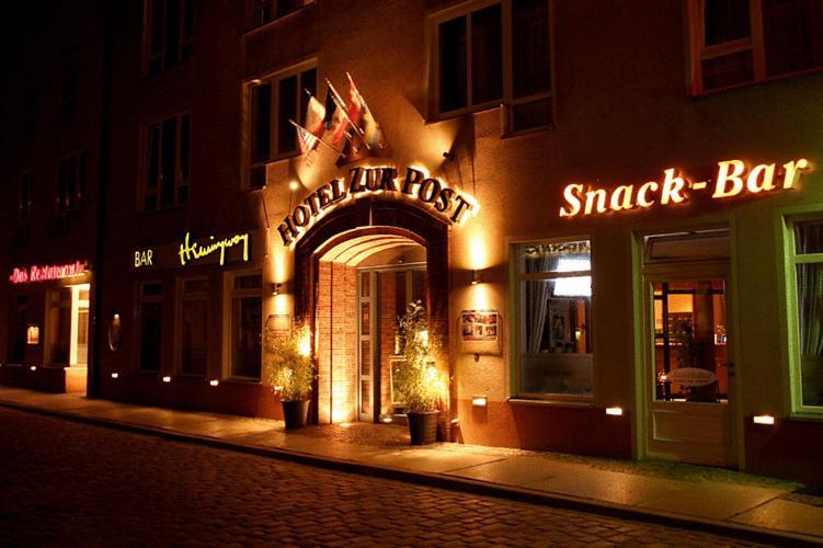 Altstadt Hotel Zur Post ชตราลซุนด์ ภายนอก รูปภาพ