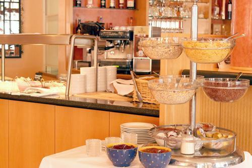 Altstadt Hotel Zur Post ชตราลซุนด์ ภายนอก รูปภาพ