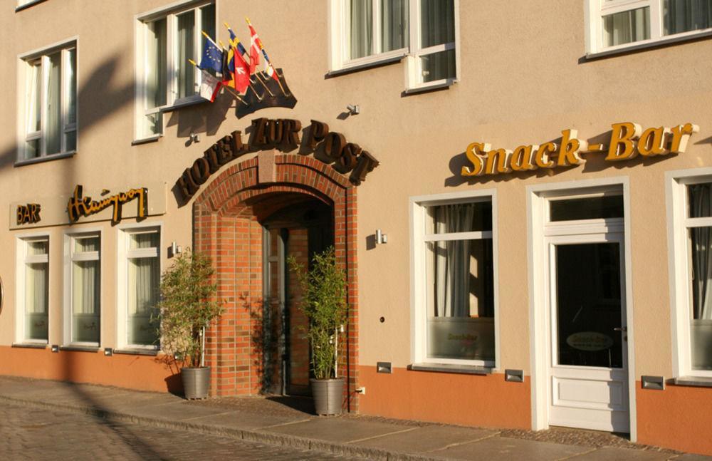 Altstadt Hotel Zur Post ชตราลซุนด์ ภายนอก รูปภาพ