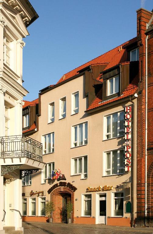 Altstadt Hotel Zur Post ชตราลซุนด์ ภายนอก รูปภาพ
