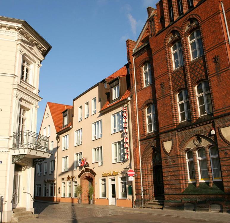 Altstadt Hotel Zur Post ชตราลซุนด์ ภายนอก รูปภาพ