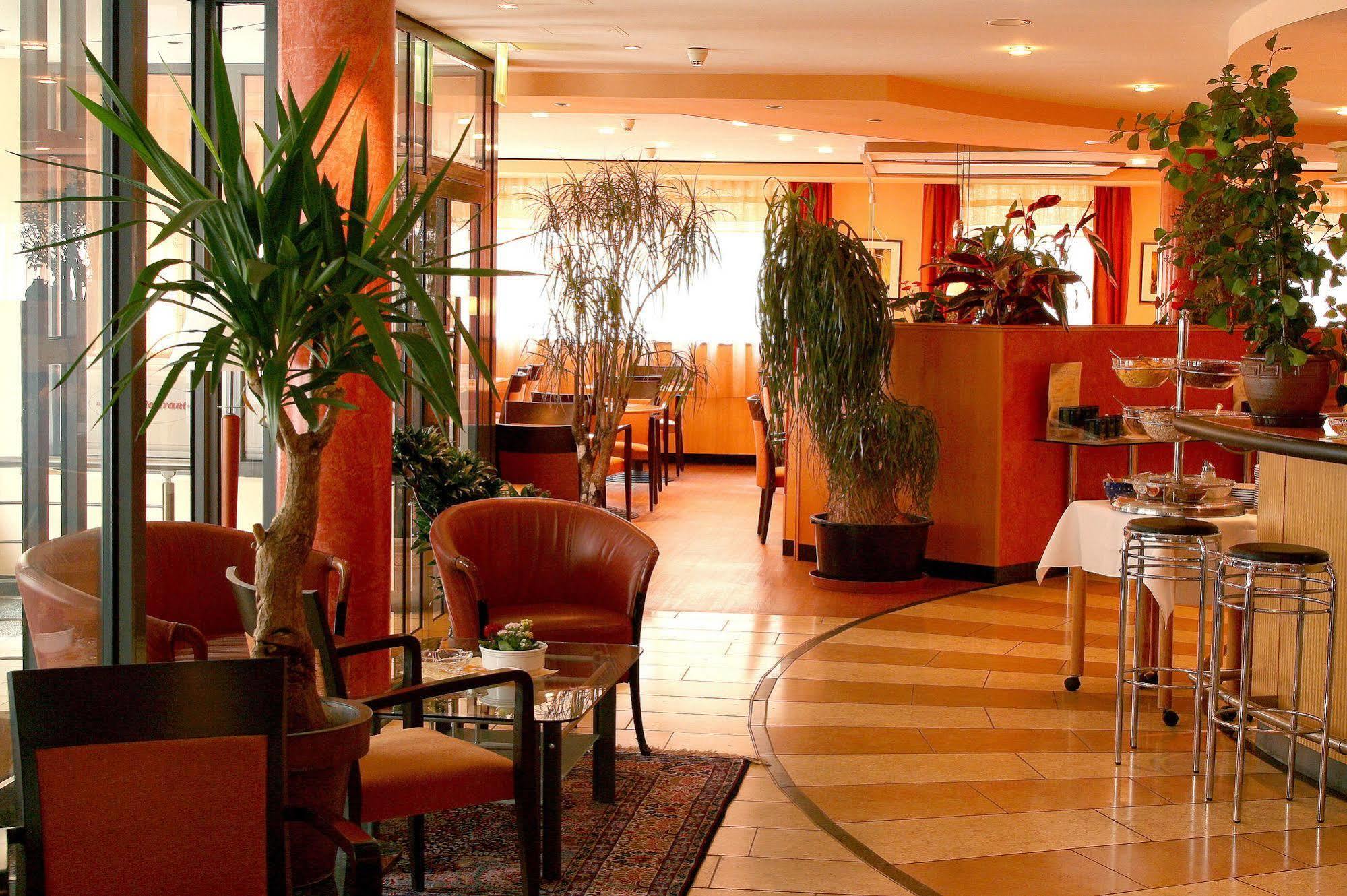 Altstadt Hotel Zur Post ชตราลซุนด์ ภายนอก รูปภาพ