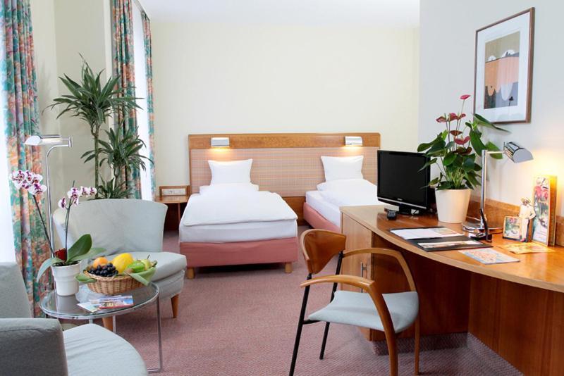 Altstadt Hotel Zur Post ชตราลซุนด์ ภายนอก รูปภาพ